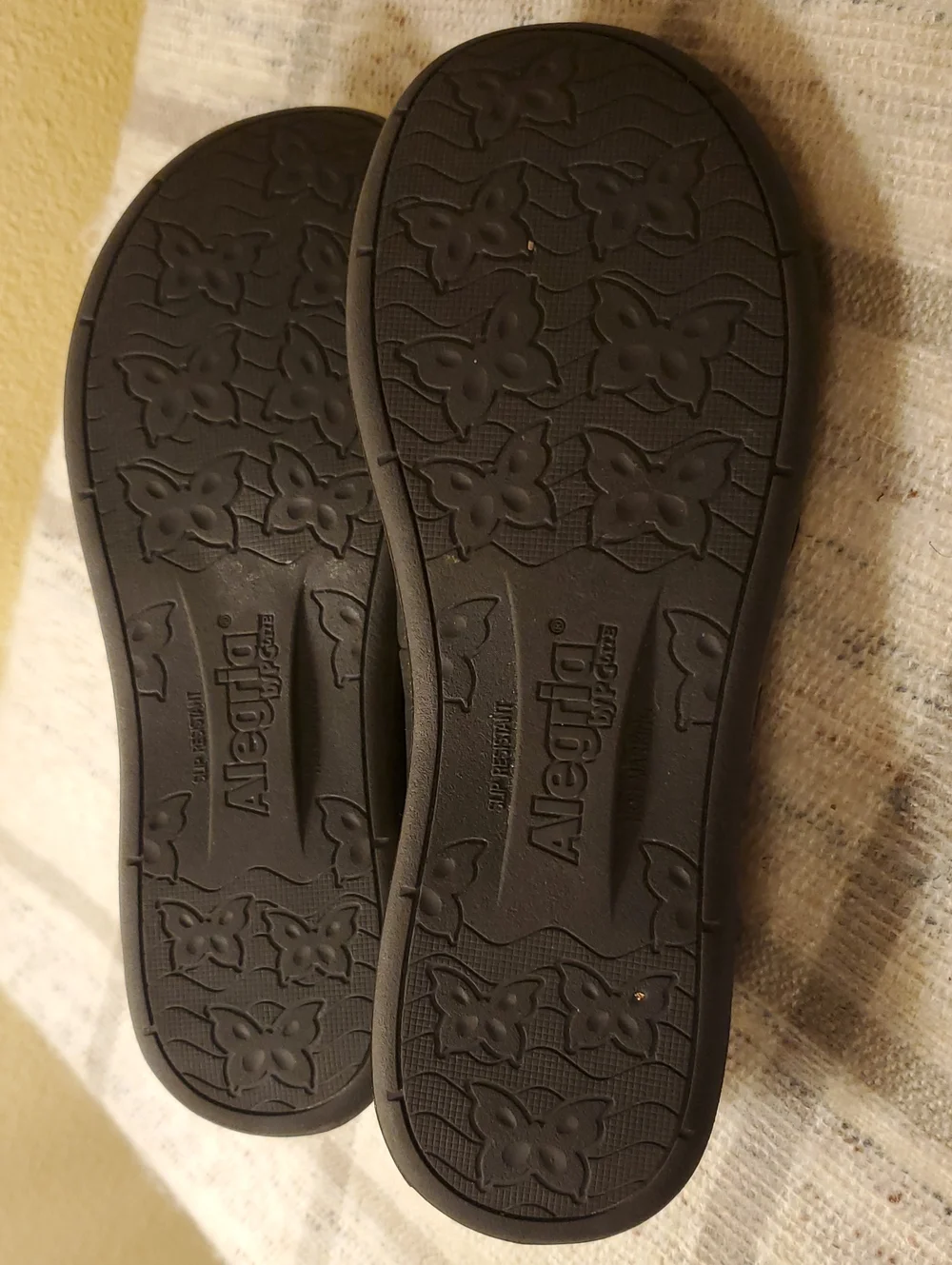Alefria Women’s Iridescent Green Ballet Flats Sz 8 Perfect Condition